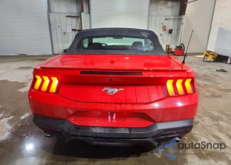 2025 Ford Mustang z USA, uszkodzony, nr VIN 1FAGP8UH5S5111261
